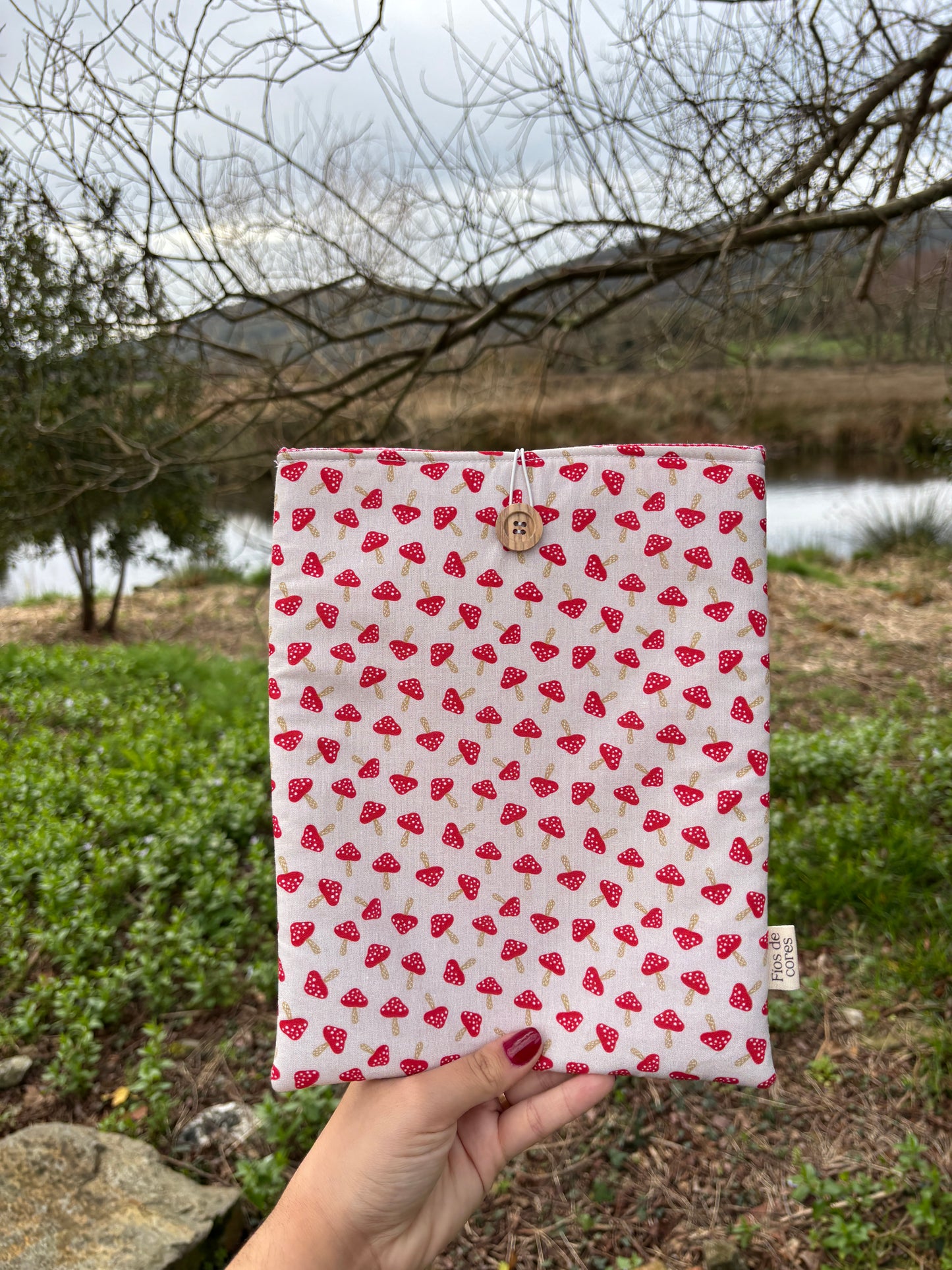 Funda libro botón